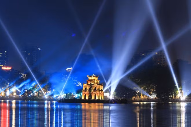 Tháp Rùa được đông đảo du khách trong và ngoài nước biết tới. Ảnh: Hoàng Thành.