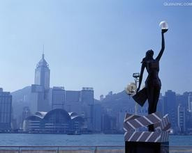 Tại thời điểm khánh thành, chỉ có 73 người được vinh danh, nhưng con số này đã không ngừng được tăng lên theo thời gian. Đại lộ in dấu tay và chữ ký của những nhân vật nổi tiếng như Lý Tiểu Long, Vương Gia Vệ, Châu Tinh Trì, Thành Long, Dương Tử Quỳnh, Lương Triều Vỹ, Lưu Đức Hoa, Lý Liên Kiệt, Trương Mạn Ngọc, Củng Lợi,... Ảnh: Quanjing.