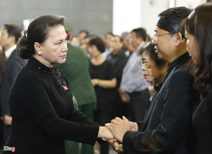 Chủ tịch Quốc hội Nguyễn Thị Kim Ngân chia buồn với gia đình.