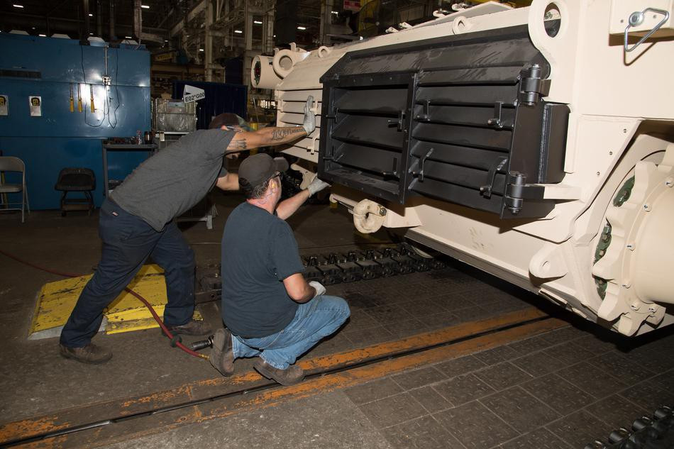 Đã có một sự thúc đẩy lớn vào đầu năm nay khi quân đội Mỹ cho biết họ sẽ chi 714 triệu USD cho chương trình nâng cấp xe tăng chiến đấu chủ lực M1A1 Abrams.