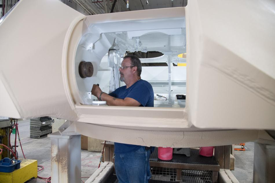 Điều cần lưu ý nữa đó là các xe tăng M1A2 SEPv3 sẽ được Mỹ triển khai tại khu vực châu Âu giáp biên giới với Nga, điều này có thể dễ dàng nhận ra nhờ màu sơn ngụy trang xanh lá theo đúng chuẩn của những cỗ chiến xa NATO hoạt động tại đây.