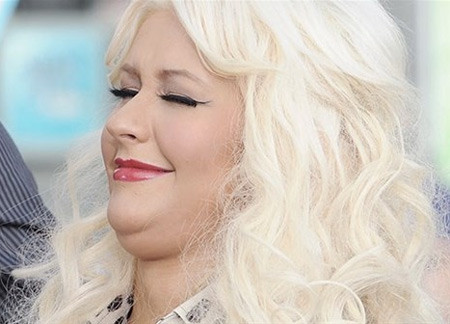 Cằm giống như cái kho của cải của người phụ nữ, cằm càng dày thì càng có nhiều tiền tài. Ngoài ra, phụ nữ có hai cằm còn được cho là có tướng giúp chồng, không chỉ đem lại may mắn cho bản thân mà còn hỗ trợ sự nghiệp của chồng. Vì vậy, các nhà nhân tướng học cho rằng, phụ nữ có tướng mạo “hai cằm” sẽ luôn có tài vận tốt.