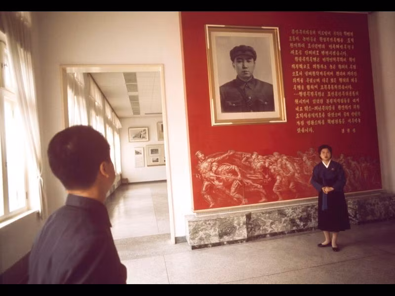 Chân dung lãnh tụ Kim Nhật Thành tại Bảo tàng Văn hóa Cách mạng ở Bình Nhưỡng.