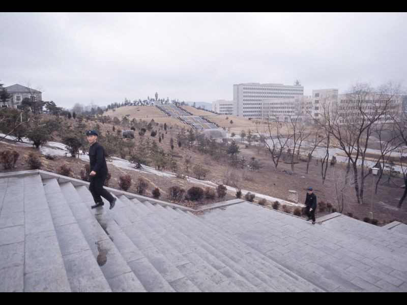 Khung cảnh nhìn từ ngọn đồi tại một khu tưởng niệm ở Bình Nhưỡng.