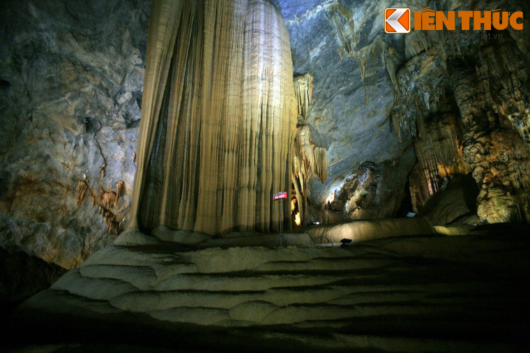 Tất nhiên, đó không phải những "thửa ruộng" đúng nghĩa mà chỉ là kiến tạo địa chất tạo nên những hình dáng tầng tầng, bậc bậc của đá vôi, gợi liên tưởng đến hình ảnh những thửa ruộng bậc thang.