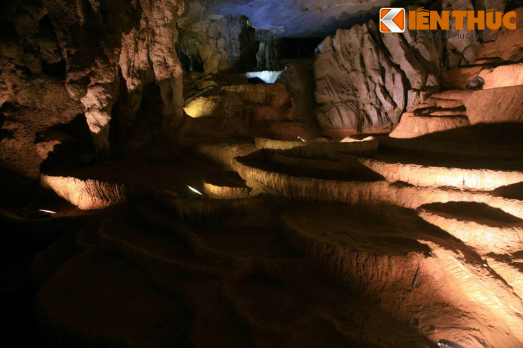 Thực sự không phải là nói quá khi ví những kiến tạo này như bậc thang đi đến chốn bồng lai.