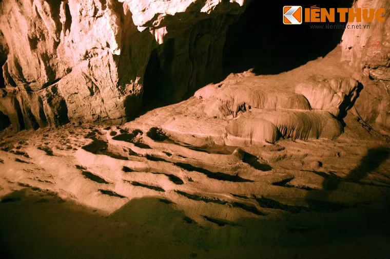 Ngoài hệ thống hang động ở Phong Nha - Kẻ Bàng, một số hang động khác cũng có những "ruộng bậc thang" như vậy, ví dụ như động Ngườm Ngao ở Cao Bằng, hang động được đánh giá là kỳ vĩ nhất miền Bắc.