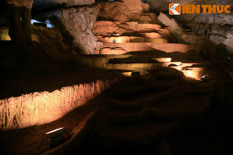 "Ruộng bậc thang" này nằm ở động Phong Nha - hang động xuyên thủy nổi tiếng nhất Phong Nha - Kẻ Bàng.