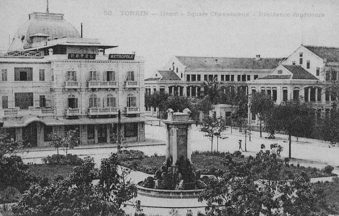 Sau hai năm đóng cửa trùng tu, khách sạn mở cửa lại vào tháng 3/1992 và trở thành một trong những mô hình liên doanh với nước ngoài đầu tiên tại Hà Nội.