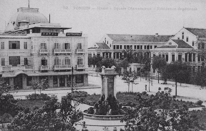 Sau hai năm đóng cửa trùng tu, khách sạn mở cửa lại vào tháng 3/1992 và trở thành một trong những mô hình liên doanh với nước ngoài đầu tiên tại Hà Nội.