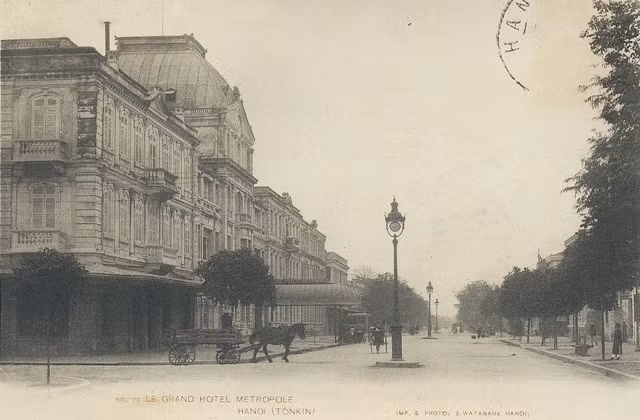 Năm 1987, khách sạn được phục hồi sau nhiều lần đàm phán với bộ máy quản lý mới. Đến đầu năm 1990, cái tên Metropole được trả lại như ban đầu.