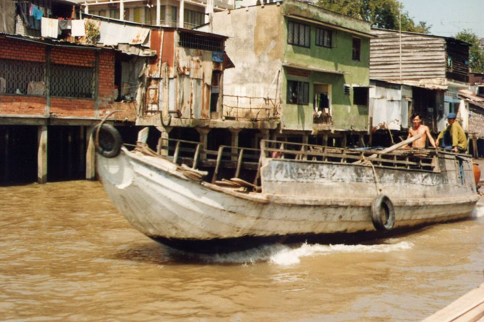 Những ngôi nhà bên sông Tiền ở Mỹ Tho, Tiền Giang.