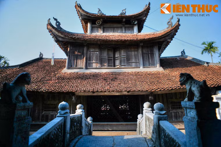 Nghệ thuật trang trí được thể hiện trên hầu hết các chất liệu gỗ, đá và các đồ thờ của chùa, trong đó nghệ thuật điêu khắc đá đạt đến đỉnh cao với các hình ảnh sống động tươi vui, hàm chứa ý nghĩa Phật đạo và đặc biệt mang đậm nét nghệ thuật thiền.