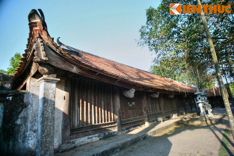 Vào thời gian này, Hoàng thái hậu Trịnh Thị Ngọc Trúc đã rời cung thất về chùa Bút Tháp tu hành. Thấy chùa bị hư nát nhiều, bà bỏ tiền của, ruộng lộc ra để trùng tu lại. Đến năm 1647, chùa mới được làm xong. Về cơ bản, quy mô và cấu trúc của chùa Bút Tháp hiện nay được xây dựng từ thời đó.