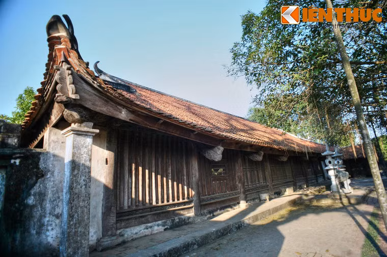 Vào thời gian này, Hoàng thái hậu Trịnh Thị Ngọc Trúc đã rời cung thất về chùa Bút Tháp tu hành. Thấy chùa bị hư nát nhiều, bà bỏ tiền của, ruộng lộc ra để trùng tu lại. Đến năm 1647, chùa mới được làm xong. Về cơ bản, quy mô và cấu trúc của chùa Bút Tháp hiện nay được xây dựng từ thời đó.