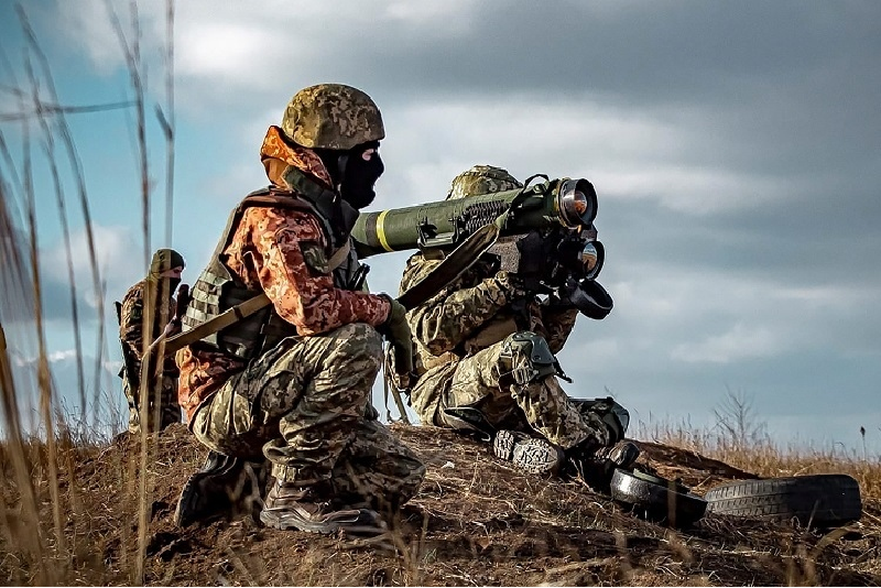 Tuy nhiên, chưa nói đến việc khoản viện trợ khổng lồ lên tới 1.000 tỷ USD này có thể tiêu diệt Nga hoàn toàn hay không, nhưng câu hỏi là số tiền này sẽ do ai chi trả? Ngay cả khi Mỹ phải gánh phần lớn, thì số tiền mà Anh cần đóng góp cũng là con số khổng lồ. Ảnh: AP.