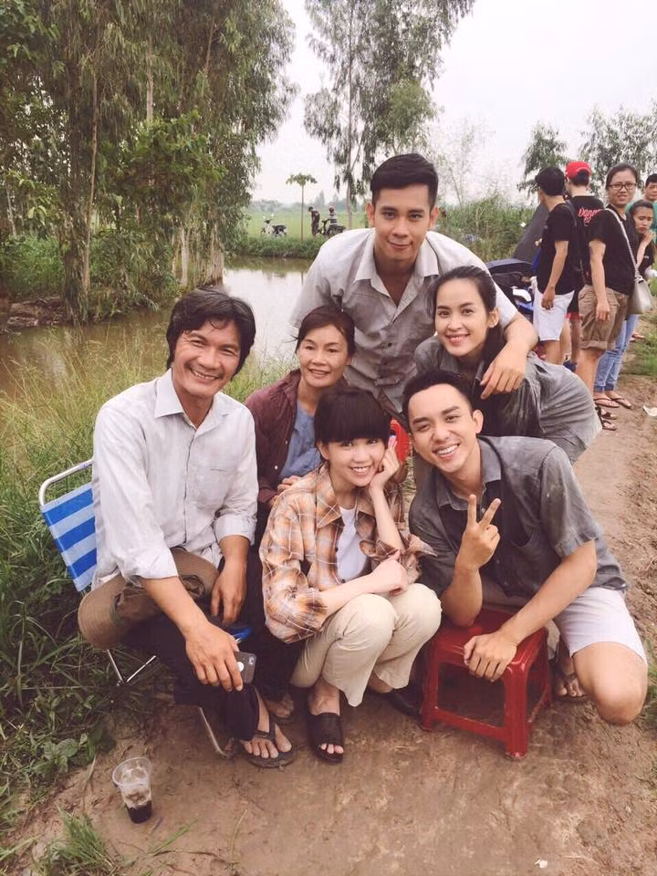 "Gia đình" của người đẹp nội y trong phim.