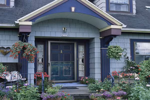 Cửa chính là nơi ra vào hàng ngày của căn nhà, theo các nhà phong thủy thì cửa chính là nơi nạp khí, chiêu tài, tụ khí. 