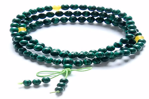 Sao Thiên Cơ: Sức khỏe năm nay của bạn không phải lo lắng, chỉ cần giữ tâm trạng tốt, tinh thần lạc quan, bạn sẽ ăn ngon ngủ kĩ, công việc tốt. Năm nay nên đeo mã não đỏ hoặc đá Khổng Tước sẽ đem đến cho bạn sự vui vẻ và vận may. 