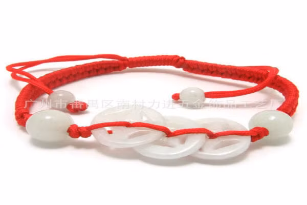 Sao Thái Âm: Sức khỏe của bạn không tốt, thường xuyên ốm vặt. Dễ đau đầu, mất ngủ. Sống trong môi trường mới dễ khiến bạn căng thẳng, dễ mất nước. Bạn cố gắng thả lỏng cơ thể và tăng cường nghỉ ngơi. Năm nay nên đeo những đồ trang sức tết, đan hoặc ngọc sẽ giúp bạn tăng từ trường, tăng vận bình an. 