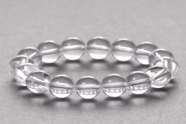 Sao Tham Lang: Sức khỏe năm nay của bạn tương đối tốt, chỉ là áp lực quá lớn sẽ khiến bạn gặp phải chứng hoa mắt, chóng mặt. Năm nay quan trọng nhất là bạn phải chú ý dưỡng gan phổi. Nên đeo đá thạch anh trắng hoặc ngọc thạch sẽ giúp cho bạn phục hồi tâm trạng, an thần, tăng sự bình an cho sức khỏe. 