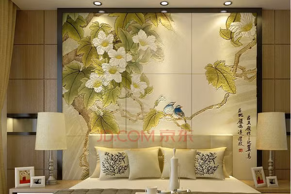 5. Phòng ngủ có tường ốp gạch men. Gạch men thường chỉ dùng trong nhà vệ sinh hoặc phòng bếp, nhưng có một số gia đình vì thẩm mỹ nên trang trí trực tiếp trong phòng ngủ. 