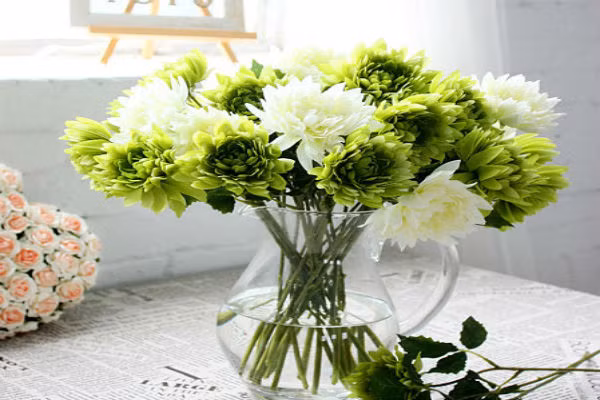 Tuy bền đẹp vẫn là hoa giả nên không có sức sống, vì thế không thể làm vượng vận thế của bạn được, hơn nữa lại có ảnh hưởng phiến diện đến bạn, dễ chiêu nạp những phiền phức không đáng có. (Thông tin trong bài chỉ mang tính tham khảo). 