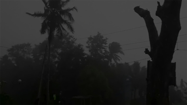 Sieu bao Mangkhut do bo Philippines: Mua lon, suc gio tren 200km/h-Hinh-2