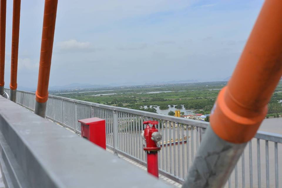 Dự án Cầu Bạch Đằng tổng chiều dài 5,4km, điểm đầu thuộc địa phận Đầm Nhà Mạc (Thị xã Quảng Yên, Quảng Ninh) và điểm cuối thuộc địa phận tại quận Hải An (TP Hải Phòng).