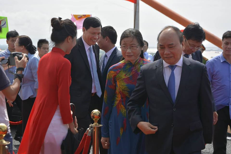 Thủ tướng nói rằng, cao tốc Hạ Long-Hải Phòng không chỉ phát huy thêm giá trị của cao tốc Hà Nội-Hải Phòng mà còn thúc đẩy liên kết vùng, góp phần kết nối toàn khu vực tam giác phát triển 3 chữ H: Hà Nội-Hải Phòng-Hạ Long, mở thêm không gian và cơ hội phát triển kinh tế-xã hội lớn cho toàn khu vực. 