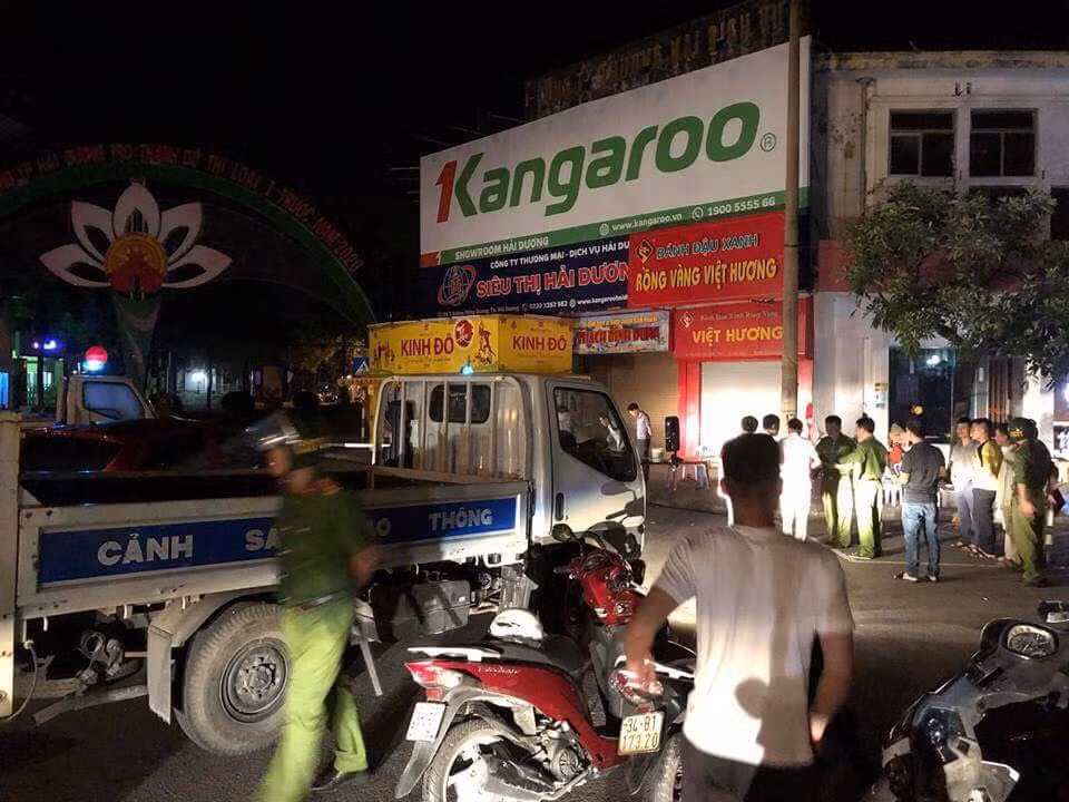 Hai Duong: Can ngan danh nhau, mot nguoi dan ong bi dam chet-Hinh-4