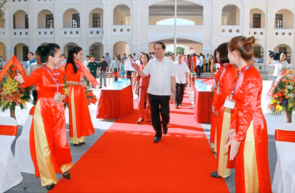 Chủ tịch nước Trần Đại Quang luôn dành tình cảm đặc biệt cho trường Kim Sơn B.