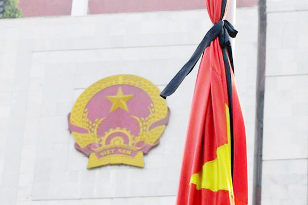 Treo co ru the nao cho dung quy dinh trong Le Quoc tang?