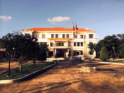 Vi sao Truong ban To chuc Huyen Chu Se bi cach tat ca chuc vu Dang?