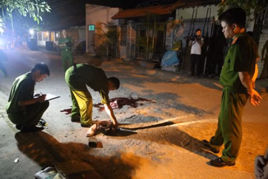 3 nguoi dang ngu bi hang xom cam dao sang dam chet