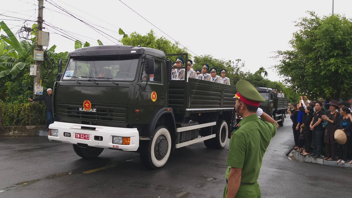 Người dân tiễn biệt Chủ tịch nước Trần Đại Quang...