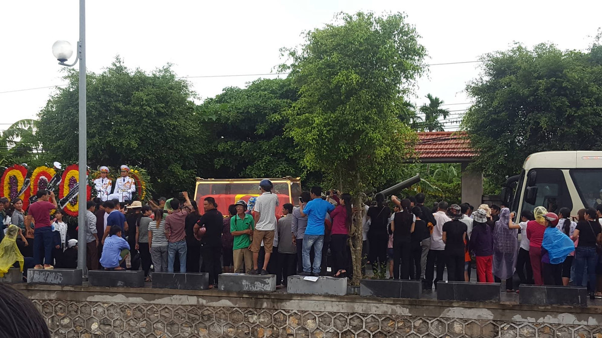 Linh cữu Chủ tịch nước Trần Đại Quang về đến quê nhà.