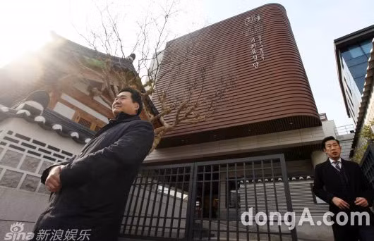 Đám cưới của hai ngôi sao xứ Hàn được bảo vệ nghiêm ngặt bởi cô dâu chú rể không muốn tổ chức hôn lễ ồn ào, xa hoa. (Ảnh: dongA)