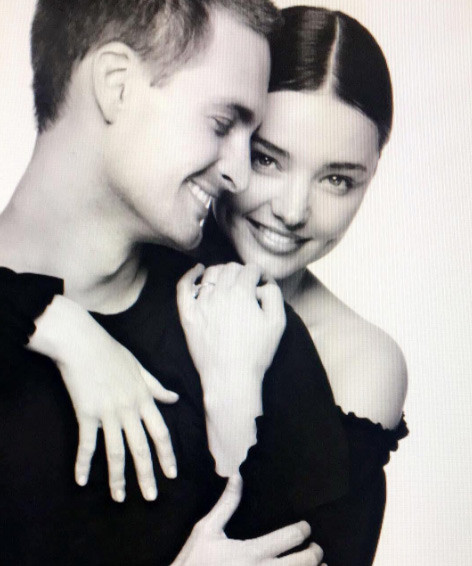 Sau khi chia tay chồng, nam tài tử Hollywood Orlando Bloom, người mẫu 33 tuổi đã tìm được hạnh phúc mới bên người đồng sáng lập Snapchat, tỷ phú Evan Spiegel, kém cô 7 tuổi.