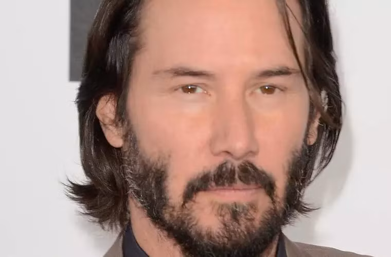 Năm 2000 khi bạn gái của ngôi sao Hollywood Keanu Reeves, Jennifer Syme, sinh con gái đầu lòng của hai người lúc mới mang thai được 8 tháng. Em bé vừa chào đời đã chết yểu. Quan hệ của hai người kết thúc vài tuần sau đó. (Ảnh: lifetimetv.)