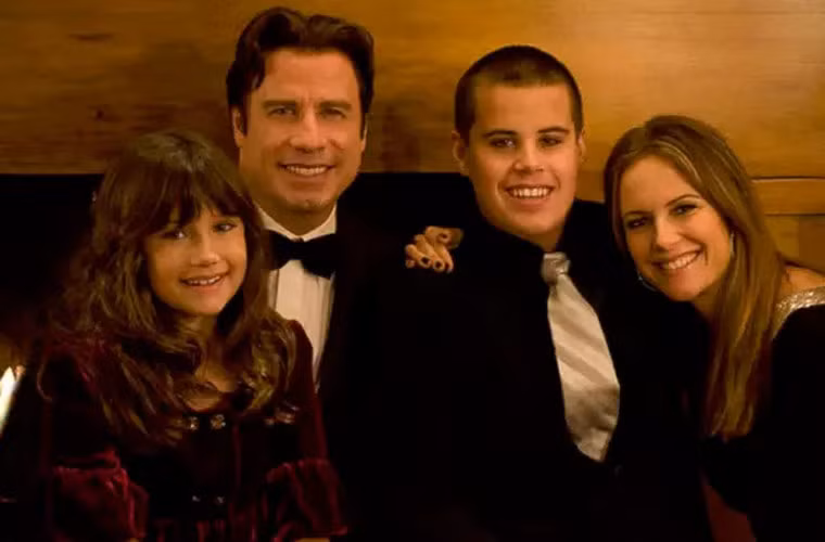 Khi nam diễn viên nổi tiếng Hollywood John Travolta cùng gia đình đi nghỉ ở Bahamas vào năm 2009 thì con trai anh, Jett, bị ngã chúi đầu xuống bồn tắm vì lên cơn tai biến và qua đời. (Ảnh: abcnews)