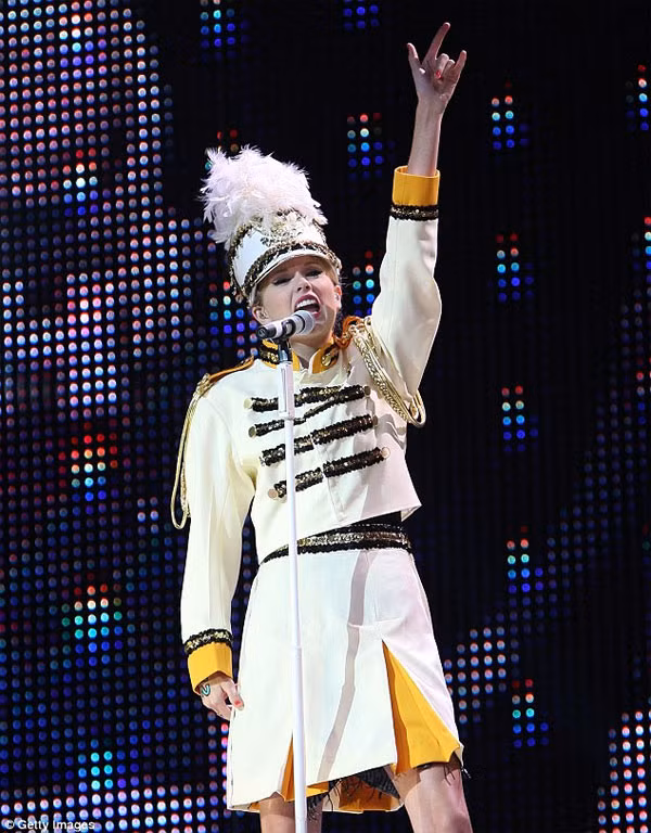 Ngo ngang voi ban sao nhi cua Taylor Swift-Hinh-2