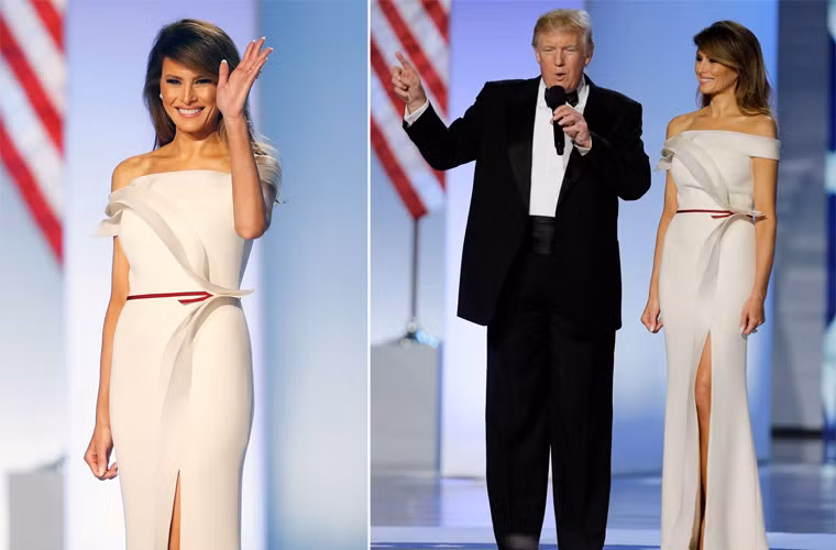 Bà Melanie chọn chiếc váy dạ hội do của nhà thiết kế Herve Pierre với điểm nhấn là diềm xếp nếp uốn lượn rất đẹp mắt ở trước thân váy kết hợp với chiếc thắt lưng đỏ, bản nhỏ. (Ảnh: Getty, Chicago Sun)