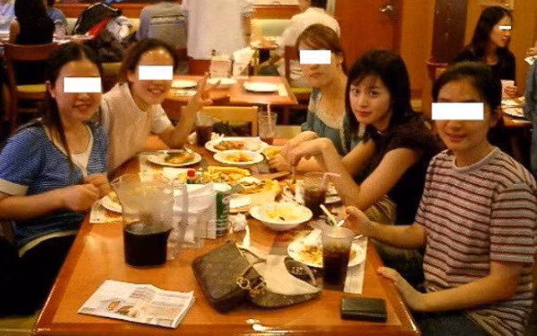 Ngày 17/1, Kim Tae Hee và Bi Rain cùng tuyên bố kế hoạch đám cưới. Được biết, ngày mai hôn lễ của hai ngôi sao sẽ diễn ra tại một nhà thờ Thiên chúa giáo.