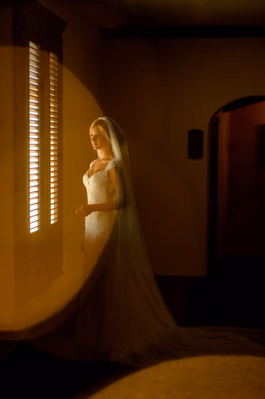 Ẵm trên tay khá nhiều giải thường quốc tế lớn nhỏ về nhiếp ảnh. Không vì thế mà Marian Sterea ngững cố gắng để rèn luyện tay nghề. Các bức ảnh chân dung cô dâu của người nghệ sỹ ngày càng độc và đẹp hơn.