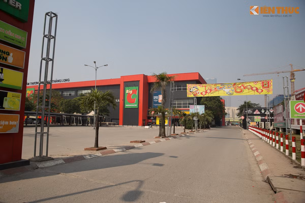 Được biết, trong tuần trước Tết các siêu thị thuộc hệ thống Big C đã mở cửa sớm và đóng cửa trễ hơn so với thường lệ. Riêng trong 2 ngày 27 và 28 Tết, siêu thị sẽ mở cửa đến 24h. Ngày 29 Tết, siêu thị đã đóng cửa từ lúc 12h trưa.