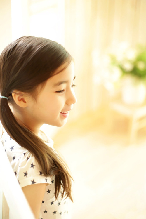 Vẻ đẹp thiên thần của cô nhóc con lai luôn làm cộng động mạng "phát cuồng".