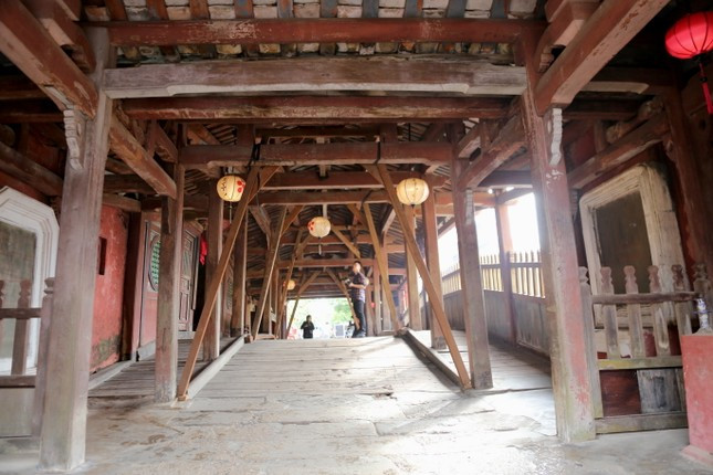 Chùa Cầu - biểu tượng của phố cổ Hội An sẽ được trùng tu các hạng mục như: Gia cố hệ nền, móng, mố, trụ cầu; tu bổ hệ sàn, hệ khung gỗ, hệ mái,…(Ảnh: Tiền Phong).