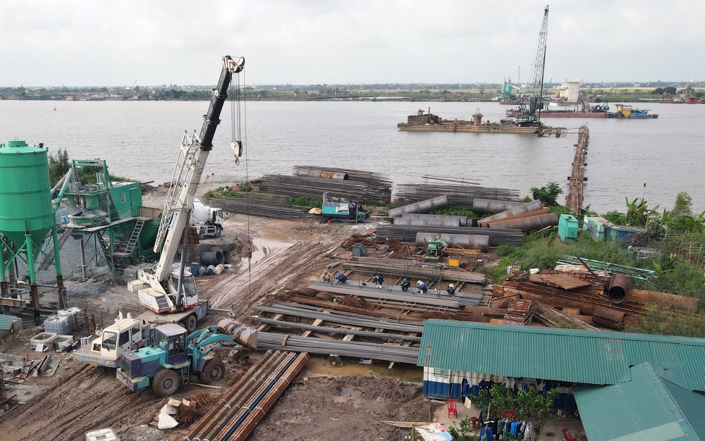 Đơn vị thi công cho biết thời gian tới sẽ thi công ba ca liên tục để đảm bảo tiến độ dự án.