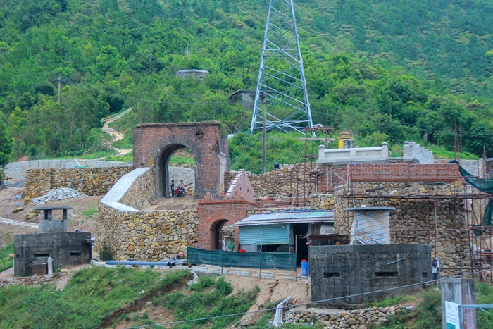 Trải qua nhiều biến động của lịch sử, sự tàn phá của chiến tranh và thiên tai khắc nghiệt làm cho di tích quốc gia này này xuống cấp nghiêm trọng. (Ảnh: Petrotimes).